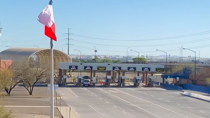 Border crossing checkpoint from Mexico to US